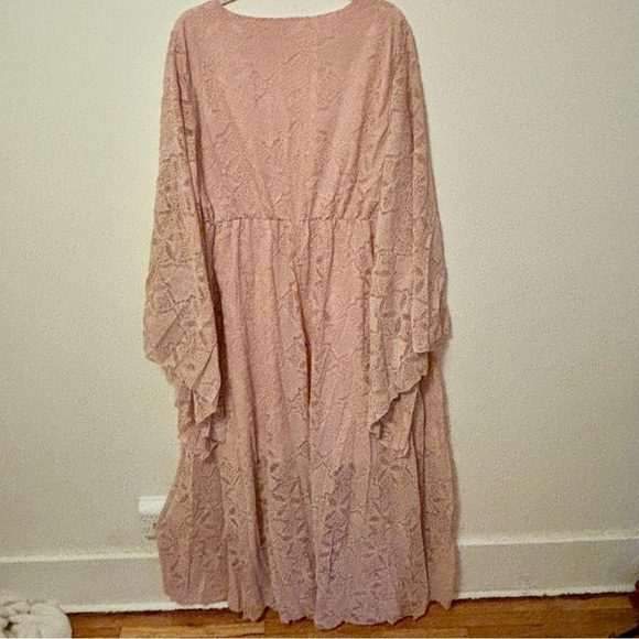 🎀 PLUS Lace Dress 🎀 - Picture 5 of 10